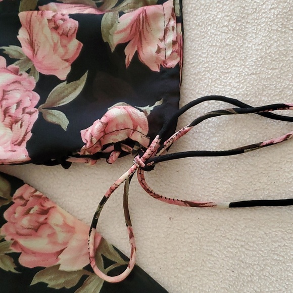 💥 3/$30 NWOT Rue21 Peasant Cropped Floral Blouse - Picture 3 of 8